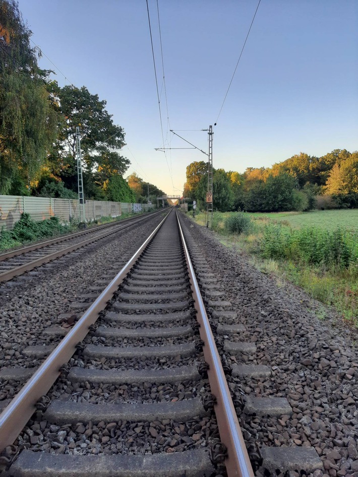 BPOL-HB: Kinder auf Bahnstrecke in Lebensgefahr: 19 Züge verspätet
