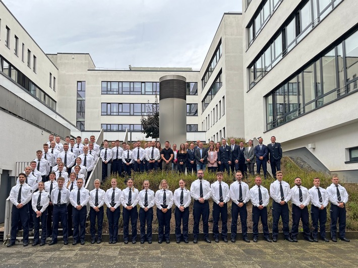 POL-MG: Polizeipräsidium Mönchengladbach begrüßt 58 Neuzugänge zum 1. September