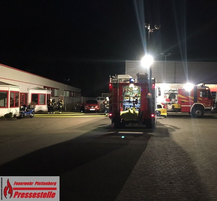 FW-PL: Drei Brandmeldungen beschäftigten am Donnerstagmorgen fast die gesamte Plettenberger Feuerwehr.