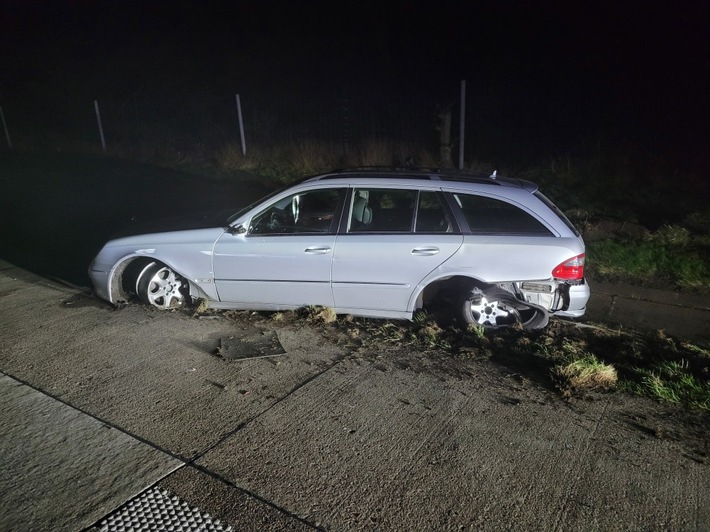 POL-DEL: Autobahnpolizei Ahlhorn: Autofahrer fährt auf vollgesperrten Teil der A 29 bei Großenkneten und verunfallt im Baustellenbereich ++ Pkw-Totalschaden ++ Führerschein beschlagnahmt