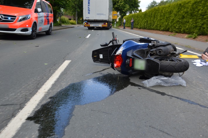 POL-HF: Rollerfahrer bei Unfall schwer verletzt- Zusammenstoß mit LKW