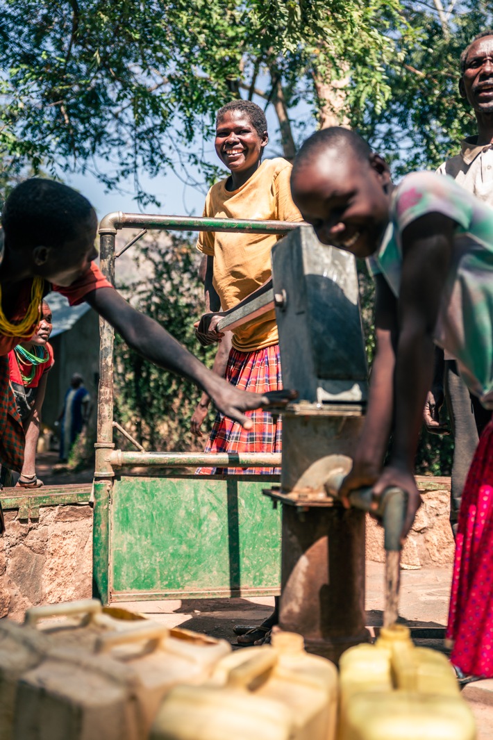 24 Stunden für Wasser: Viva con Agua bringt zum Weltwassertag über 50 Künstler:innen und Creator:innen live zusammen