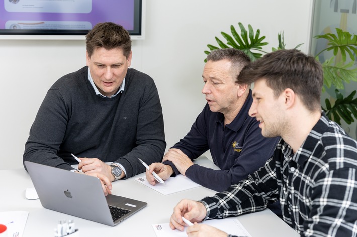 Mit klickbeben® & W3Becca® zur förderfähigen Digitalstrategie – Manuel Diwosch zeigt, wie