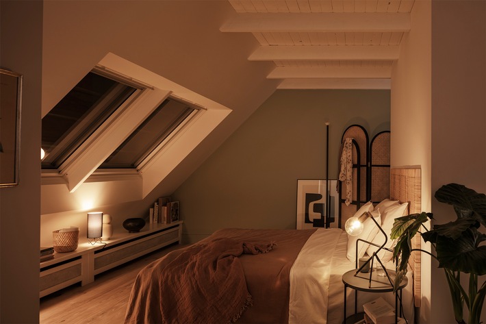 Outre un faible niveau de bruit et une température intérieure agréable, l'obscurité absolue est une condition préalable importante pour un sommeil réparateur et paisible. Texte complémentaire par ots et sur www.presseportal.ch/fr/nr/100055682 / L'utilisation de cette image est pour des buts redactionnels gratuite. Publication sous indication de source: velux-hitzeschutz-10.jpg