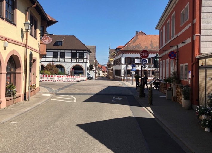 POL-PDLD: Maikammer - Rennradfahrer missachten STOP-Schild