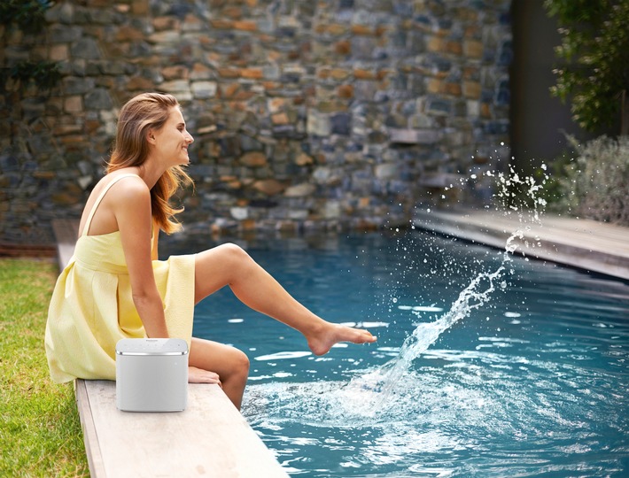 Perfekter Sound für drinnen und draußen / Ob Küche, Bad, Pool oder Garten: Der wasserdichte Wireless Speaker ALL05 von Panasonic sorgt überall für beste Laune