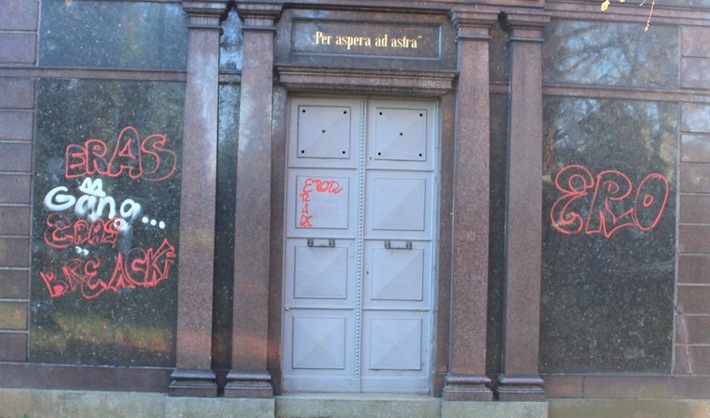 POL-VIE: Viersen-Süchteln: Graffiti-Sprüher beschmieren Grabmal - Polizei bittet um Hinweise