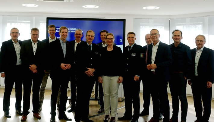 POL-COE: Coesfeld/ Gemeinsames Treffen von Polizei und Volksbanken gegen Automatensprengungen