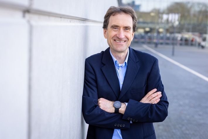 Wie Sie 8 Stunden pro Woche zurückgewinnen und nie wieder der Flaschenhals in Ihrem Unternehmen sind / Weiterer Text über ots und www.presseportal.de/nr/182243 / Die Verwendung dieses Bildes für redaktionelle Zwecke ist unter Beachtung aller mitgeteilten Nutzungsbedingungen zulässig und dann auch honorarfrei. Veröffentlichung ausschließlich mit Bildrechte-Hinweis.