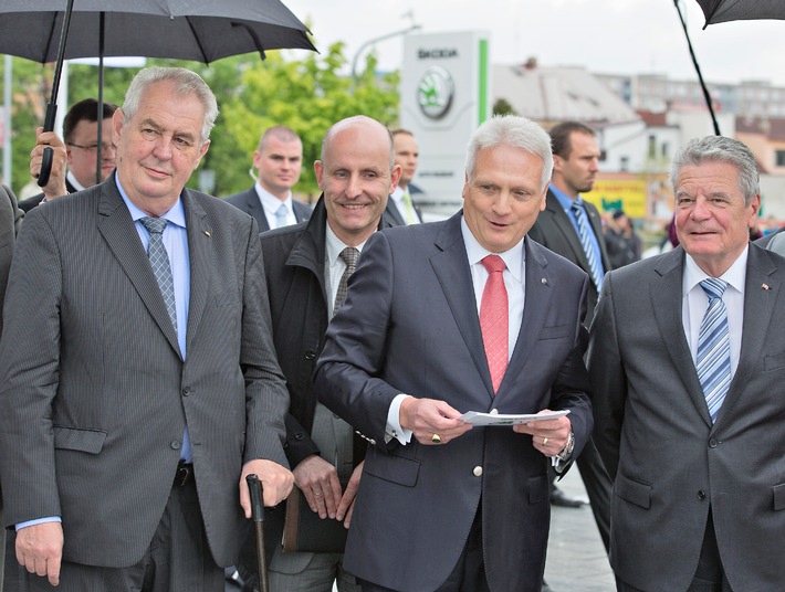 Staatspräsident Milos Zeman und Bundespräsident Joachim Gauck zu Gast bei SKODA (FOTO)