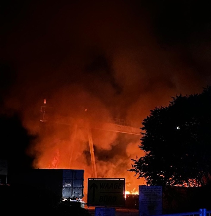 LPI-NDH: Brand auf Recyclinghof