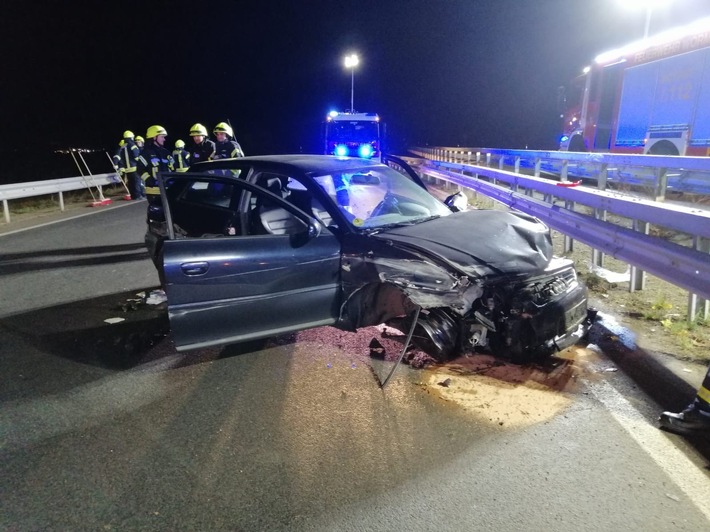 POL-PDWO: Schwerer Verkehrsunfall, alleinbeteiligter Fahrer unter Alkoholeinfluss