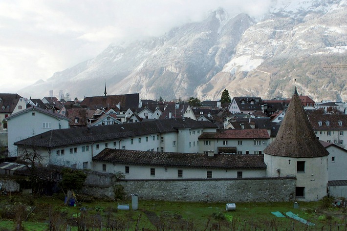 3sat-Dokumentarfilm: "Vom härtesten Knast zum modernsten Gefängnis in der Schweiz"