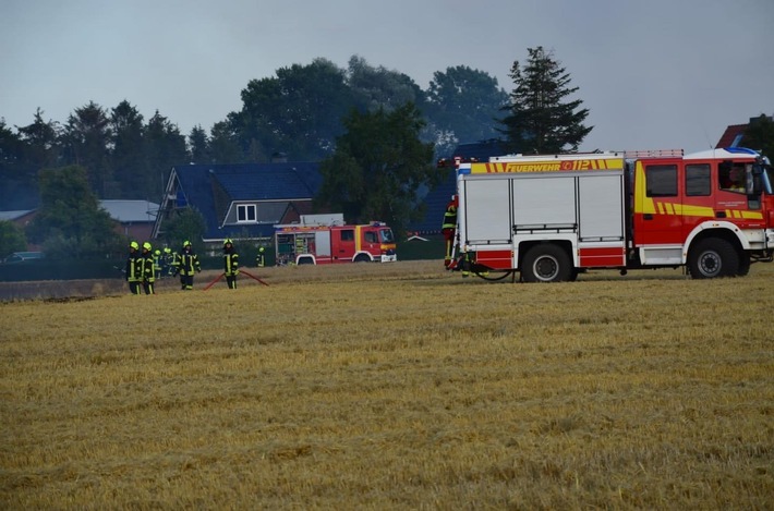 FW-PI: Feuerwehr verhindert Ausbreitung von Flächenbrand