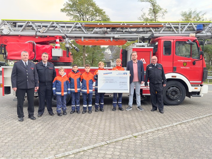 FW-OE: Spende an die Jugendfeuerwehren der Gemeinde Kirchhundem