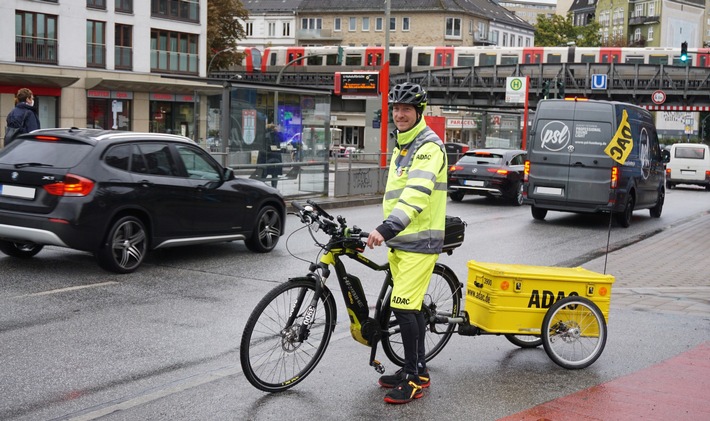 Mit O-Ton-Paket: ADAC testet Pannenhilfe per Pedelec in Hamburg