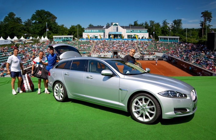 Matchball für den Jaguar XF Sportbrake in Leipzig (BILD)