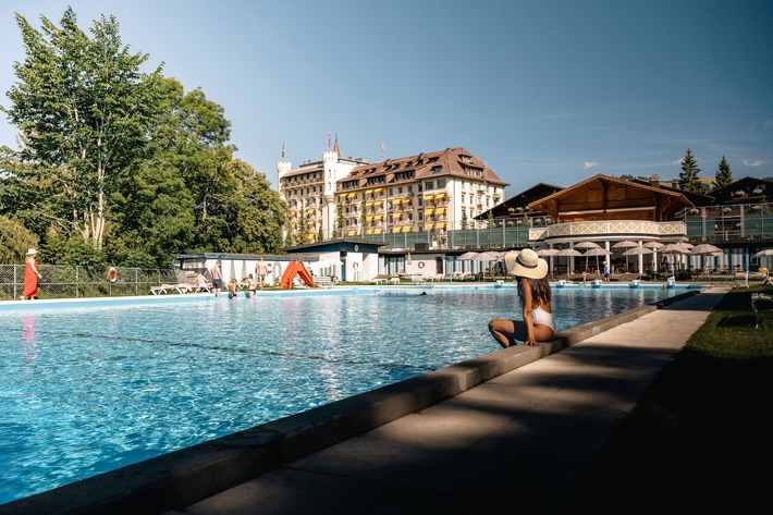 Vacanze in montagna al Gstaad Palace: lo zaino per l’estate è già pronto