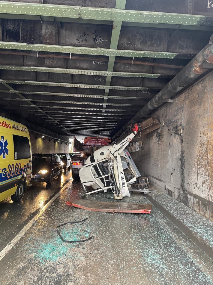 POL-HM: Verkehrsunfall in der Tunnelstraße in Hameln