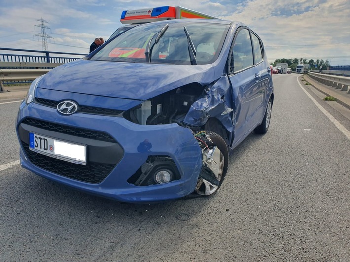 POL-STD: Unfall auf Jorker Autobahnbrücke sorgt für lange Staus im Feierabendverkehr