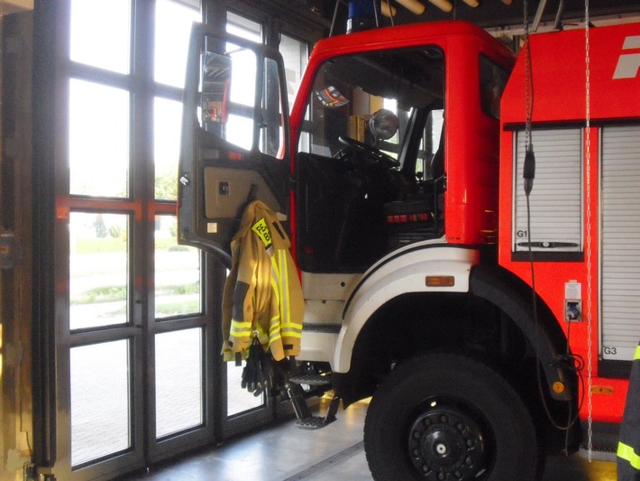 FW-BOT: Bottrop-Welheim; KFZ Brand zeitgleich zu Wohnungsbrand fordert die Feuerwehr