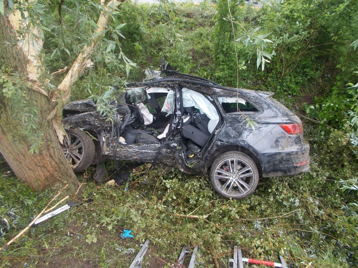 POL-PDNW: Alle Schutzengel im Einsatz - 4 Schwerverletzte bei Verkehrsunfall