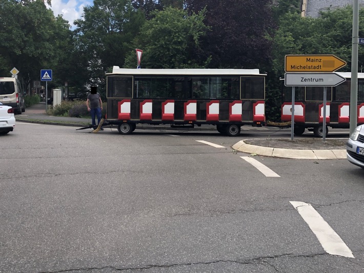 POL-PDWO: Worms - Verkehrsbeeinträchtigung durch Defekt am Nibelungenbähnchen