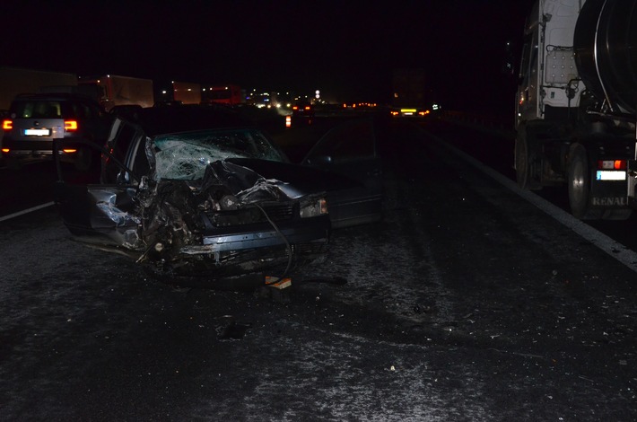 POL-HI: Verkehrsunfall auf der A7 mit Vollsperrung