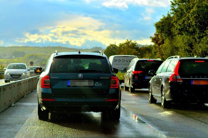 Runter vom Gas - Tempolimit auf Autobahnen wegen Hitzewelle