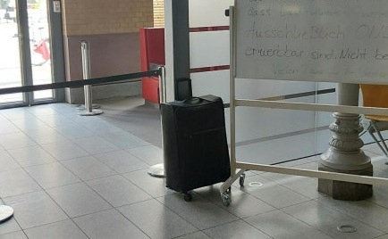 BPOLI EF: Reisezentrum wegen zurückgelassenem Koffer kurzzeitig geschlossen