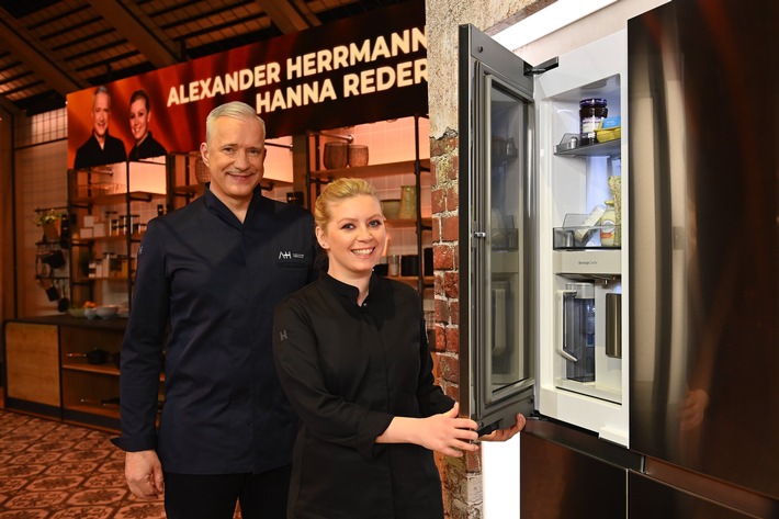 Kochschürzen-Übergabe: Sternekoch Alexander Herrmann springt am Donnerstag für Alexander Kumptner in &quot;Kühlschrank öffne dich!&quot; ein