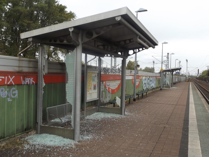 BPOLI-OG: Sachbeschädigungen im Bahnhof Appenweier/Bundespolizei sucht Zeugen
