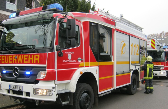 FW Dinslaken: Zimmerbrand in Oberlohberg