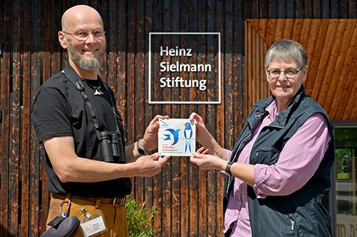 PM Langjähriges Engagement gewürdigt: NABU zeichnet Gut Herbigshagen als „Schwalbenfreundliches Haus“ aus
