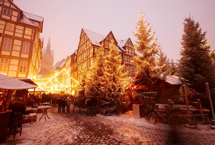 Region Hannover startet in Weihnachtsmarktsaison: 21 Kommunen bieten ein festliches Mosaik von charmanten Kleinformaten bis zu großen, belebten Plätzen!