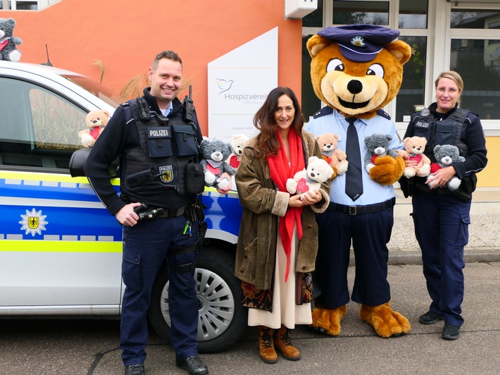BPOLI-OG: Mitarbeitende der Bundespolizeiinspektion Offenburg unterstützen den Hausacher Bärenadvent sowie den Kinder- und Familienhospizdienst Ortenau