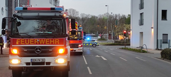FW Dinslaken: Defekt an Gastherme löst Feuerwehreinsatz aus