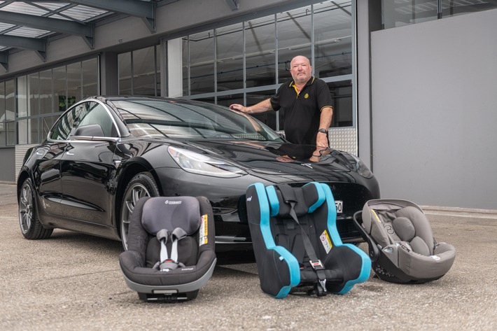 Test del TCS: seggiolini per bambini nelle auto elettriche