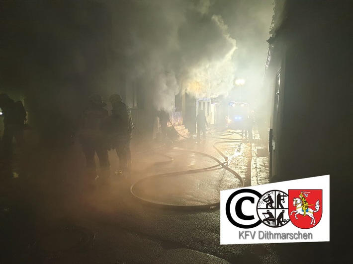 FW-HEI: Mehrere Personen durch Feuer in Meldorf verletzt - Anwohner durch Feuerwehr gerettet
