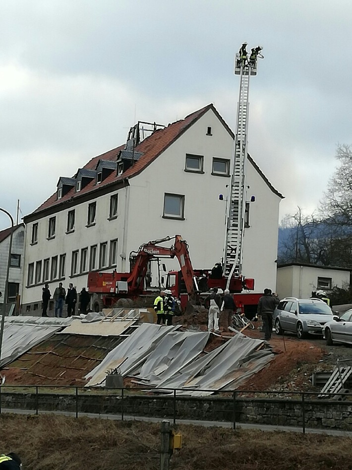 POL-PDKL: Brand in alter Schule