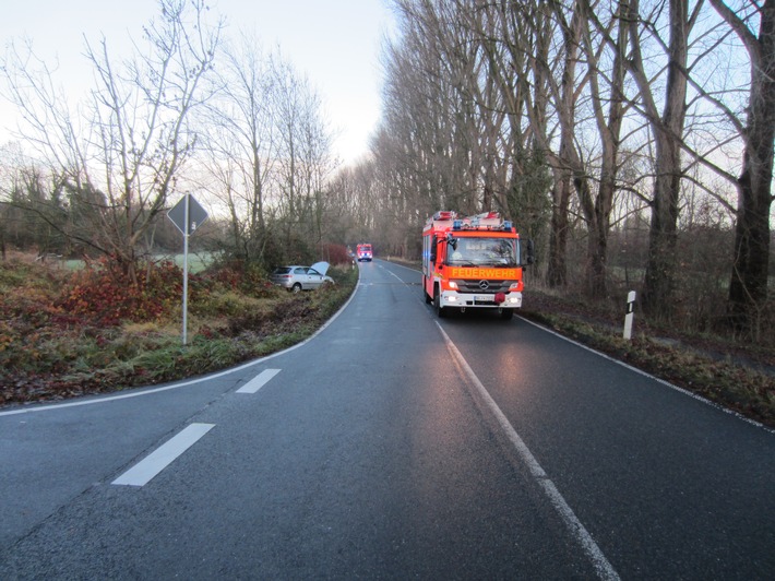 FW-MH: Verkehrsunfall auf der Mintarder Straße. PKW Überschlagen.