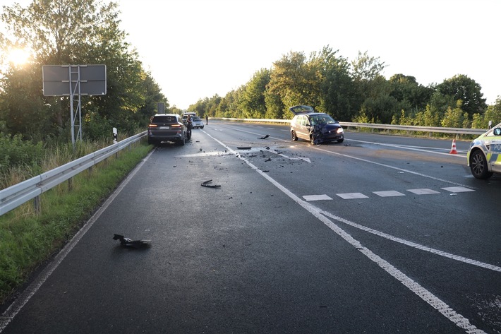 POL-HX: 6 Verletzte bei Verkehrsunfall auf der B239