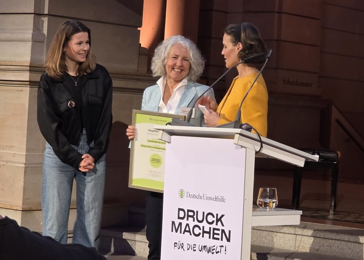 S21: ROBIN WOOD gratuliert Umwelt-Heldin Angelika Linckh