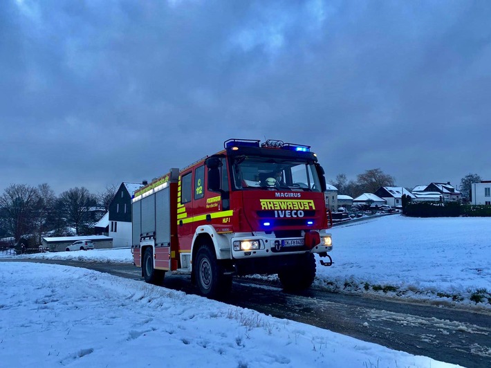 FW-EN: Halbes Stadtgebiet mit Hydrauliköl kontaminiert - Viel Arbeit für Feuerwehr und Reinigungsfirma