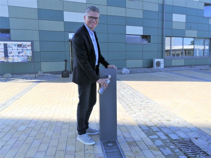 Der Tourismus-Service Fehmarn installiert einen öffentlichen Trinkbrunnen am Südstrand