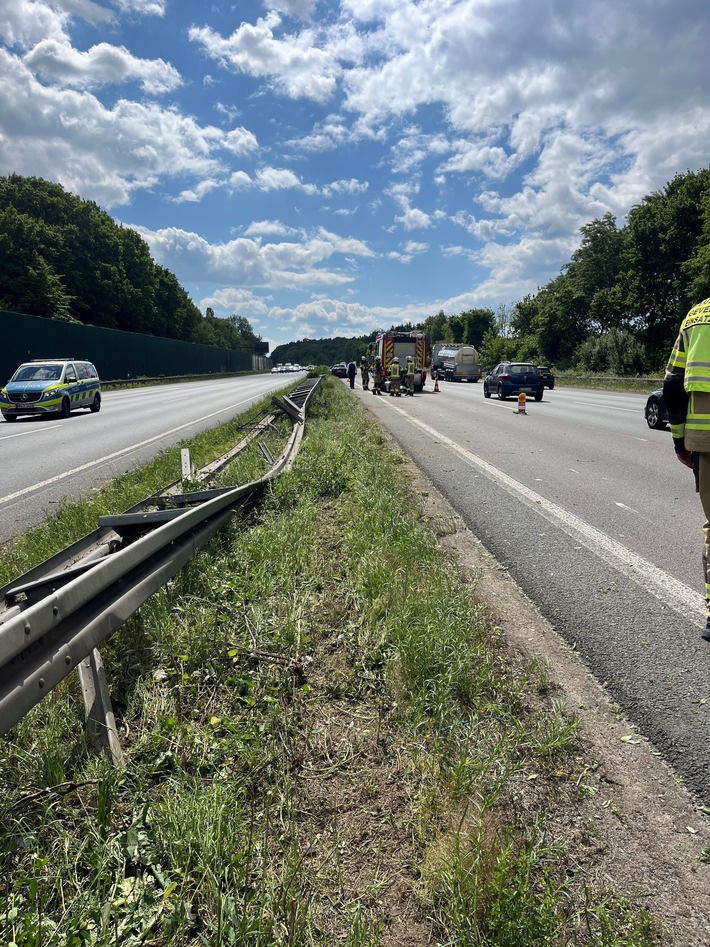 FW-EN: Feuerwehr Gevelsberg auf BAB1 im Einsatz