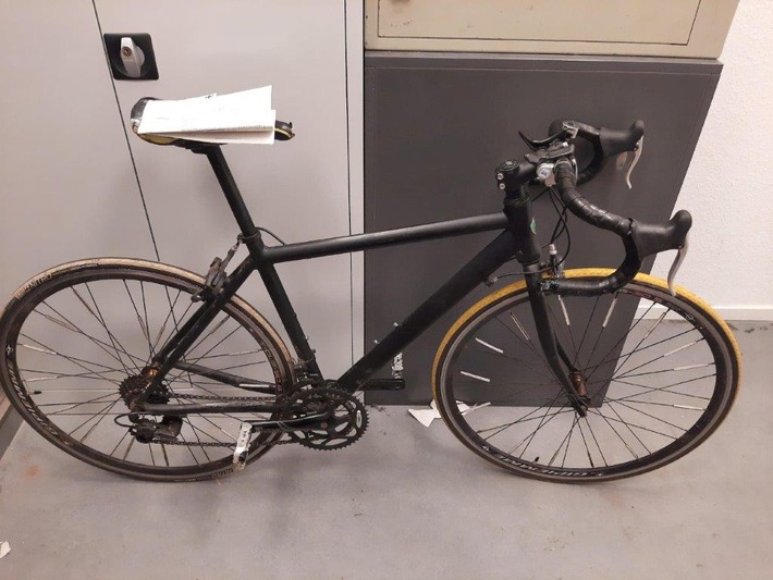 BPOL-HB: Bundespolizisten stellen Rennrad sicher - Eigentümer des Fahrrads gesucht