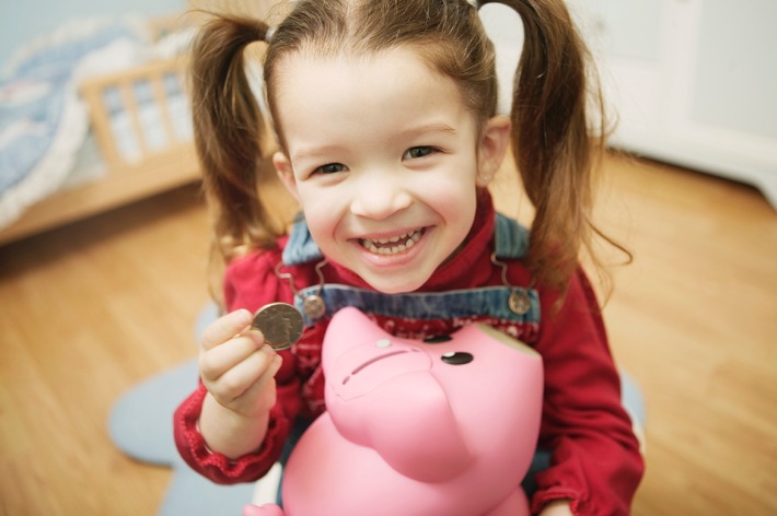 Prall gefüllte Sparschweine: Grundschüler sparen ihr Taschengeld (BILD)