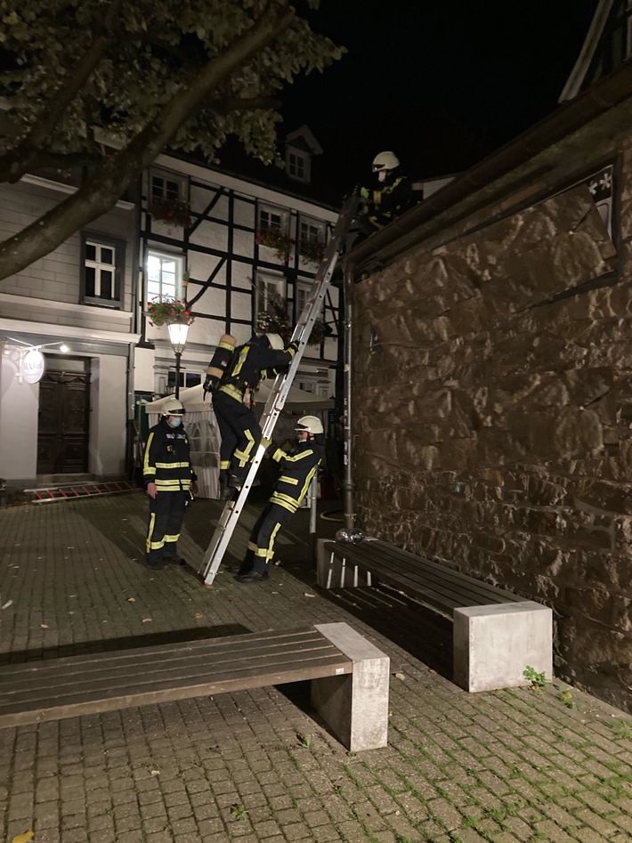 FW-EN: Brand in einem Gastronomiebetrieb in der Hattinger Altstadt