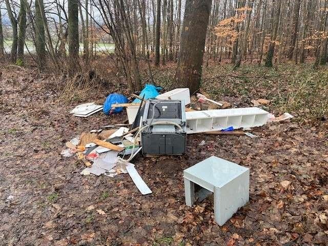 POL-HI: Illegale Müllentsorgung am Duinger Bruchsee